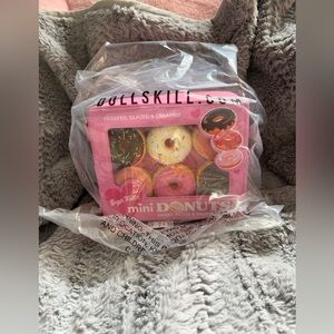 🍩 Dolls kill looking like a snack crossbody bag NWT!!